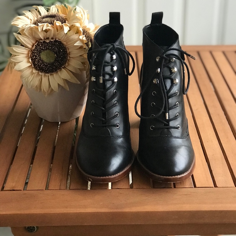 Black Gianni Bini booties